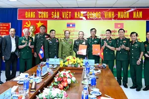 Ho Chi Minh City Veterans Association and Champasak Veterans Association sign Memorandum of Understanding on cooperation. (Photo: SGGP)